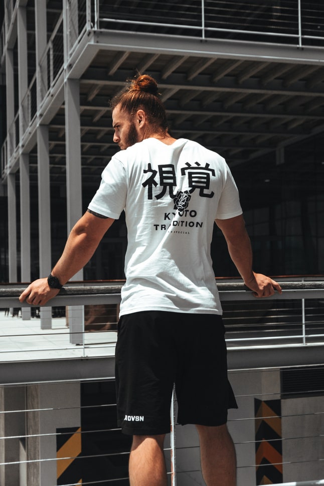 White T-Shirt with Japanese Print - Kyoto Tradition